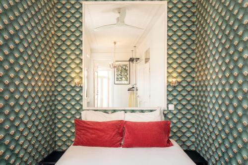 Heritage Apartment w Balcony in Bairro Alto - image 11