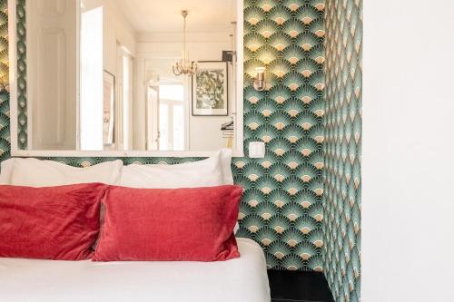Heritage Apartment w Balcony in Bairro Alto - image 14