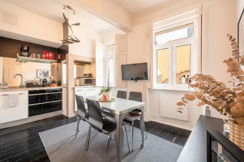 Heritage Apartment w Balcony in Bairro Alto - image 8