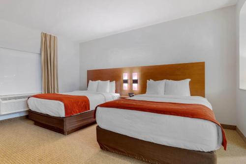 Comfort Suites La Porte - image 7