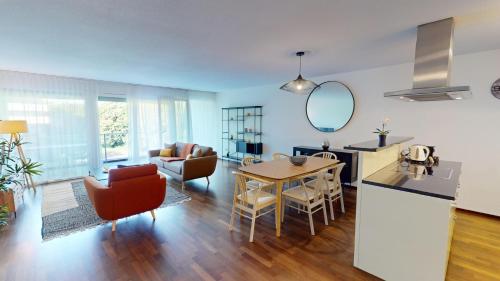 Relax and Recharge By The Lake! Modern Morges Apartments, AP26 in 莫爾日