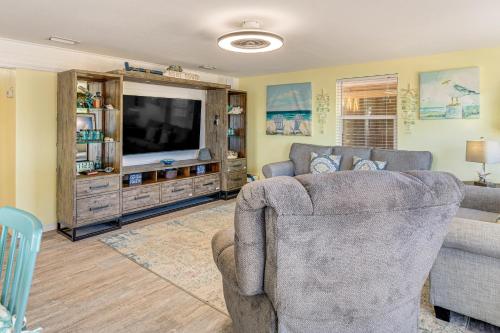 Little Gasparilla Home: Walk to Beaches! in Placida