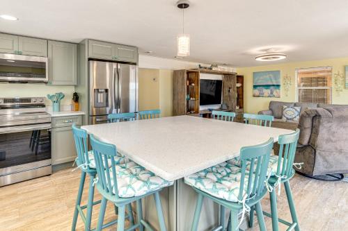 Little Gasparilla Home: Walk to Beaches! in Placida