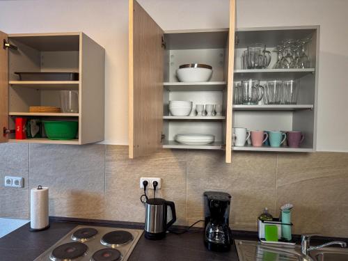 Létesítmények, C4S - COME4STAY - Toging - InnStay - 3 Zi Apartment in Toging - 7Personen - Kuche - Badezimmer - Bal in Erharting