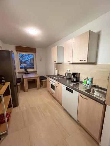 Létesítmények, C4S - COME4STAY - Toging - InnStay - 3 Zi Apartment in Toging - 7Personen - Kuche - Badezimmer - Bal in Erharting