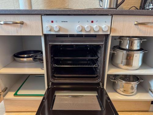 Létesítmények, C4S - COME4STAY - Toging - InnStay - 3 Zi Apartment in Toging - 7Personen - Kuche - Badezimmer - Bal in Erharting
