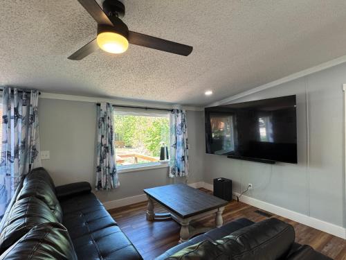 Put-in-Bay Island Club #62 - image 2