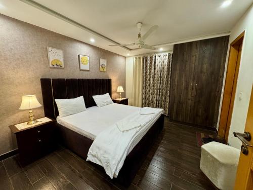 Lux Haven Stays 2 Bedroom Luxury Apartment - image 13