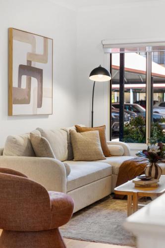 In Town Oasis - Stylish Escape near Parklands & CBD - image 5
