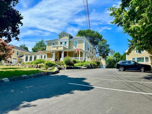 Exterior view of Tattingstone Inn