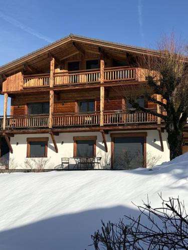 Chalet avec jardin proche centre village