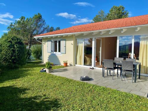 Ferienhaus mit Bergblick & sonniger Terrasse im Feriendorf Reichenbach - G26b in Nesselwang, Deutschland