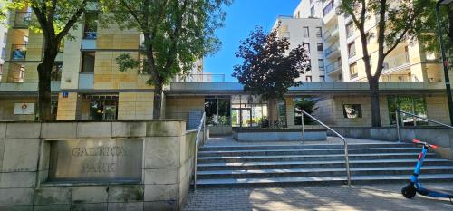 2 Bedrooms 7 Minutes from Airport - image 4
