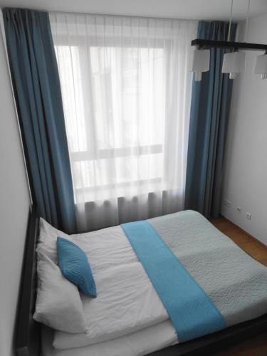 2 Bedrooms 7 Minutes from Airport - image 5