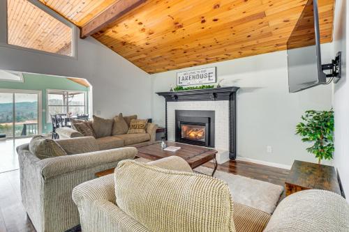 Mtn and Lake Norris Views Family Home with Game Room! in La Follette