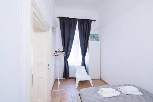 Central apartment close to the riverside - image 7