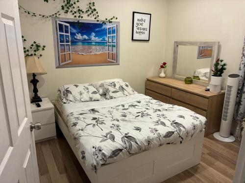 Private Hot Tub Retreat, Walk to Caesars, Waterfront & Downtown!