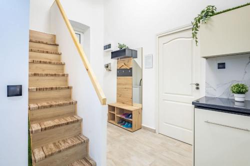 Spacious - Cozy - Central - image 14