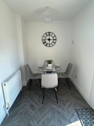 Plains Town House, Airdrie in Plains