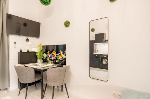 Super Central Cosy Studio - image 7