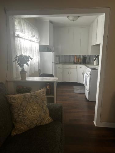 Little house in the alley in 南達科他皮爾 (SD)