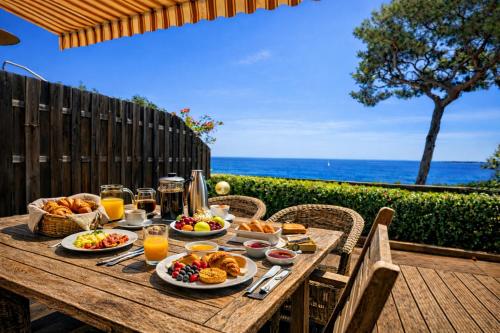 Villa Cannes I Deluxe Seafront - Sea View - Garden & Terrace -Prime Location- 1