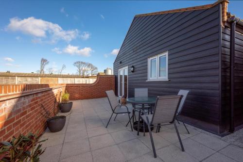 Iekārtas, 2 Bed in Chedgrave oc-2251 in Loddona