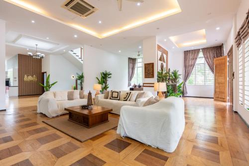 ForestEdge bungalow 8BR 34pax Templer Villa in Rawang