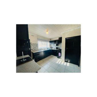 ห้องครัว, Luxury Township Living Kwa Magumede in บูลาวาโย