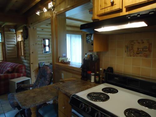 Konyha, Chalet Saint-Thomas in L'Anse-Saint-Jean (QC)
