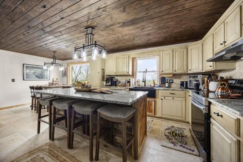 Bigfoots Lodge by the Lake - Dale Hollow Cabin with Sauna Fire Pit and Game Room - image 7