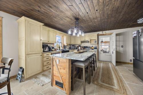 Bigfoots Lodge by the Lake - Dale Hollow Cabin with Sauna Fire Pit and Game Room - image 14
