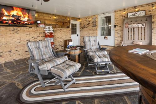 Bigfoots Lodge by the Lake - Dale Hollow Cabin with Sauna Fire Pit and Game Room - image 12
