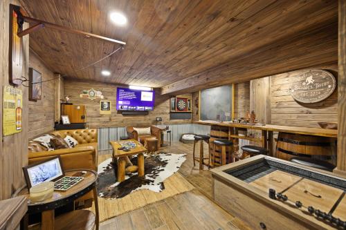 Bigfoots Lodge by the Lake - Dale Hollow Cabin with Sauna Fire Pit and Game Room - image 4