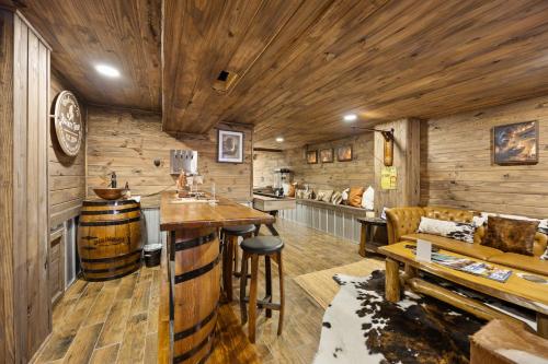 Bigfoots Lodge by the Lake - Dale Hollow Cabin with Sauna Fire Pit and Game Room - main image