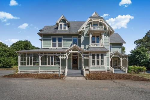 Heritage Estate 1893 - Former Inn - Walk Downtown in Wolfville (NS)