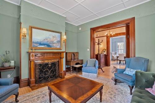 Heritage Estate 1893 - Former Inn - Walk Downtown in Wolfville (NS)