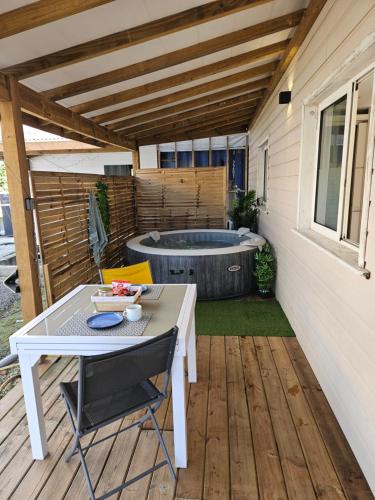 Contain'House Paradise, Les Abymes