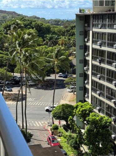 Waikiki Studio Great Location Free Parking in 威基基