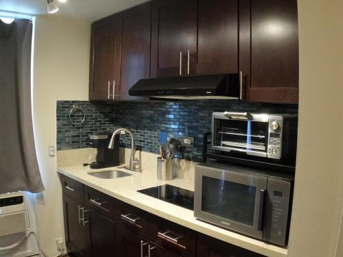 Waikiki Studio Great Location Free Parking in 威基基