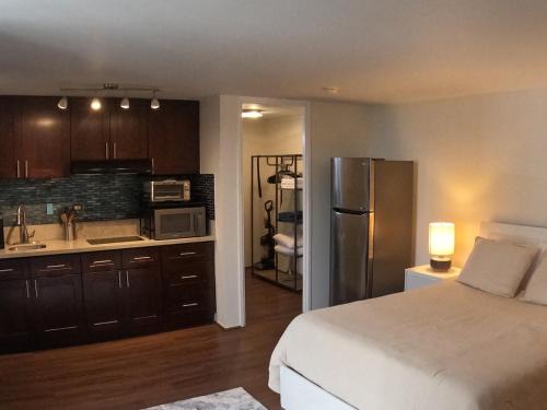 Waikiki Studio Great Location Free Parking in 威基基