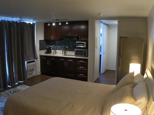 Waikiki Studio Great Location Free Parking in 威基基