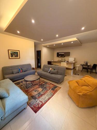 Austria Luxury Apartments, Faraya Hotel in Фарая