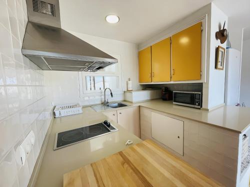 Konyha, Tamariu Beach 2 · Terrace Penthouse on the Beach in Tamariu