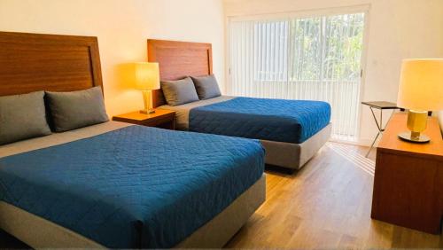 West LA Boutique ENTIRE HOMES Apartments Minutes from the Coast