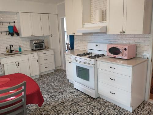 3 Bedroom Apartment 30 Minutes to New York No Car Needed in Ridgefield Park (New Jersey)