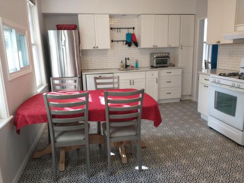 3 Bedroom Apartment 30 Minutes to New York No Car Needed in Ridgefield Park (New Jersey)
