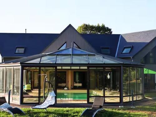 . Maison d'architecte avec piscine chauffée et parc sécurisé - FR-1-410-487