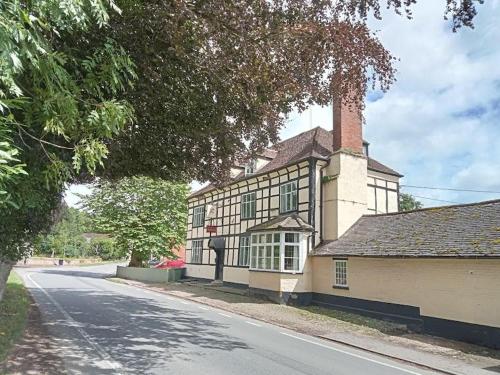 The Bateman Arms AKA The Coach house Inn in Erdislanda