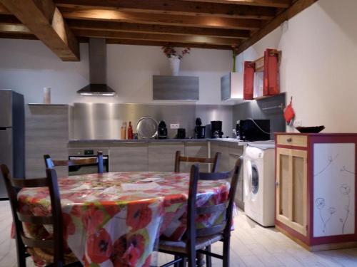 Gîte Authentique avec Accès au Canal et Intimité Préservée - FR-1-489-609 (Gite Authentique avec Acces au Canal et Intimite Preservee - FR-1-489-609) in Ganē Surluāra